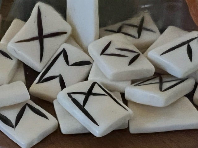 Bone Runes Divination Set, Elder Futhark Runes, Odin's gift, seidr Norse Paganism, Ancient Nordic Fortune Telling